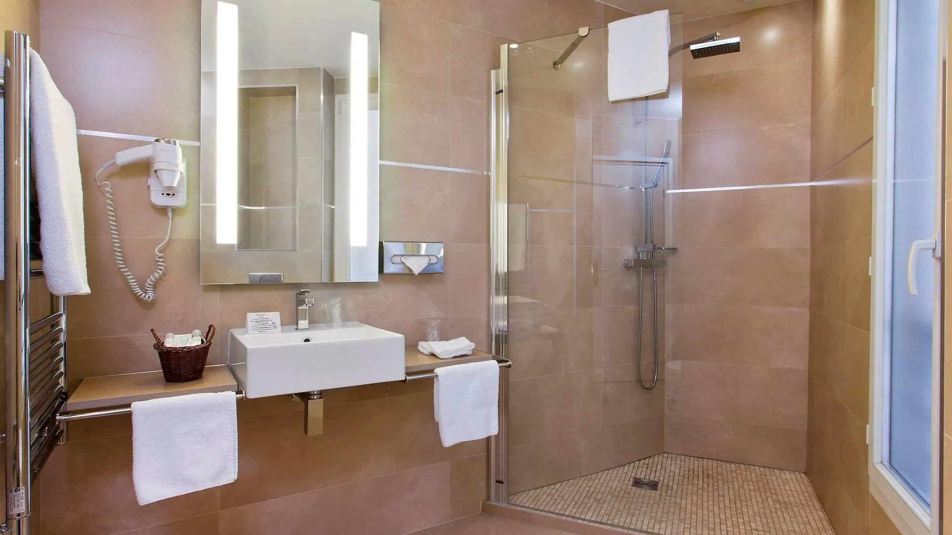 De L'empereur By Malone 3* Paris