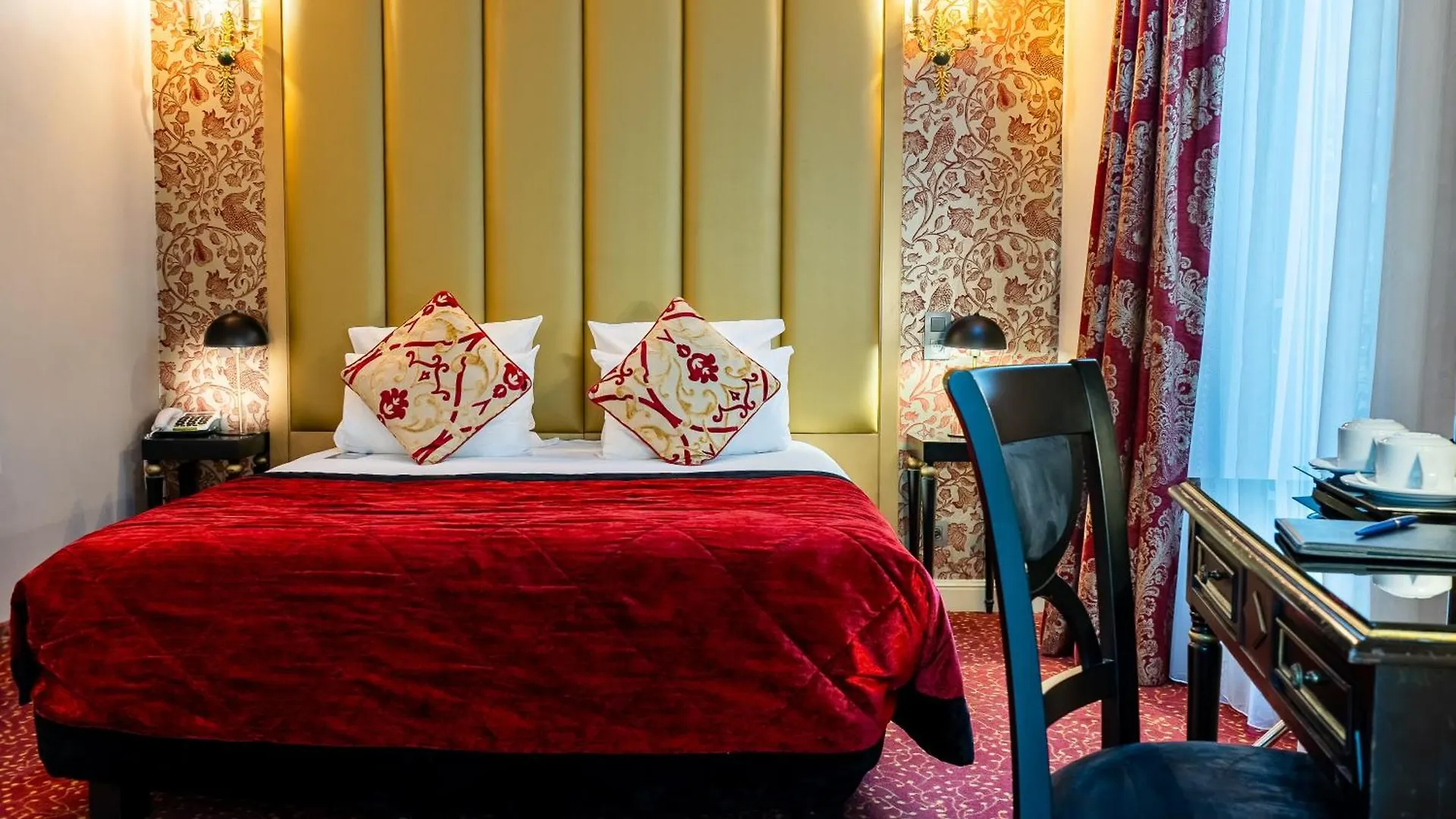 De L'empereur By Malone 3* Paris